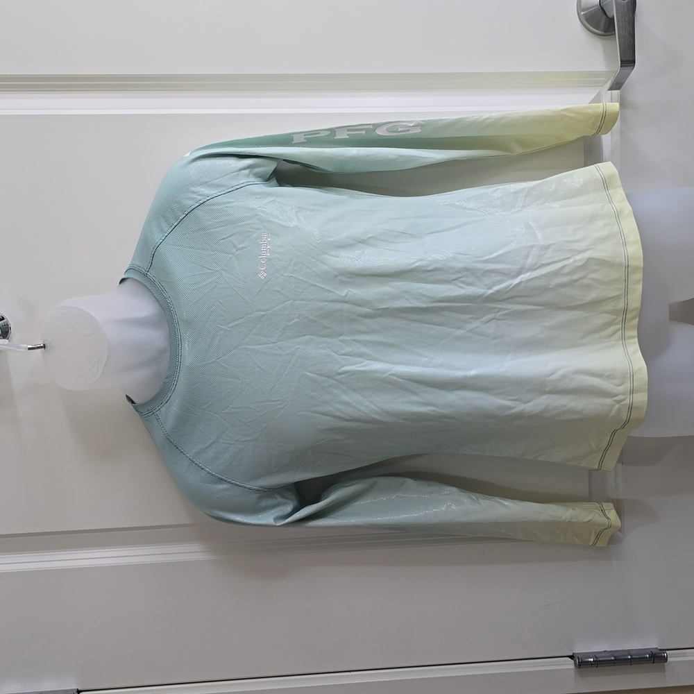Columbia long sleeve shirt size Medium